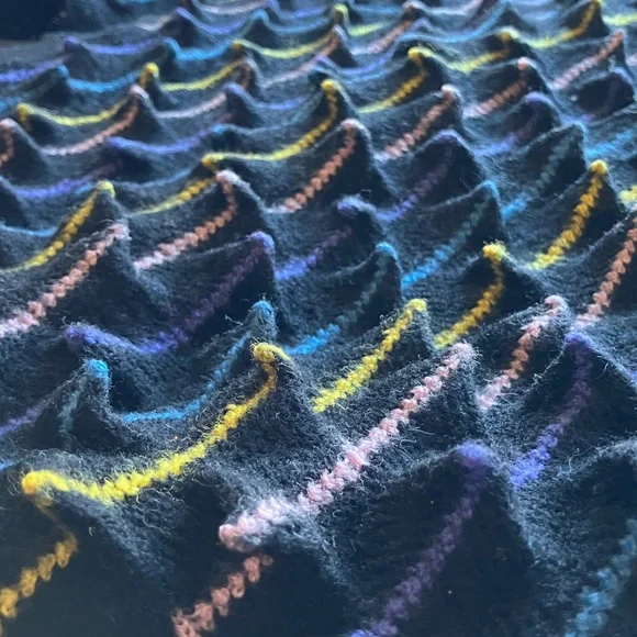 Arty & Unique Spiky Stripy Colorful Crew Neck Sweater Pretty Snake Brand size XL - Picture 6 of 6